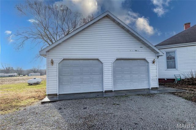 11086 Old Litchfield Trail, Litchfield, IL 62056