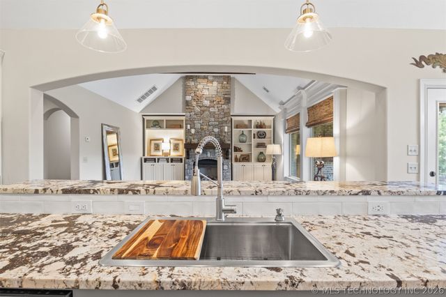 10371 E 123rd Place S, Bixby, OK 74008