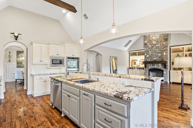 10371 E 123rd Place S, Bixby, OK 74008