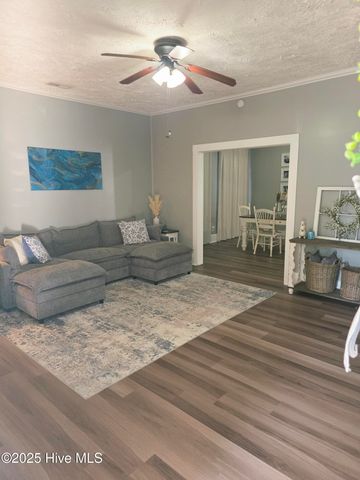 109 E Calhoun Street, Whiteville, NC 28472