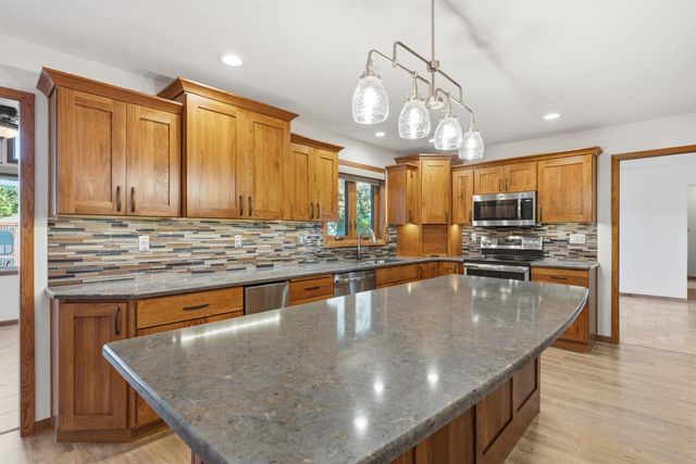 2204 Easley Street, Waterloo, IA 50702