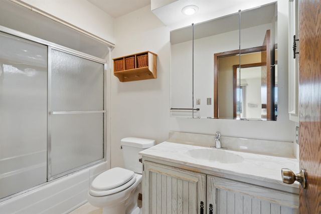 2204 Easley Street, Waterloo, IA 50702