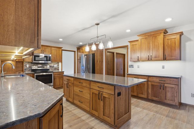 2204 Easley Street, Waterloo, IA 50702