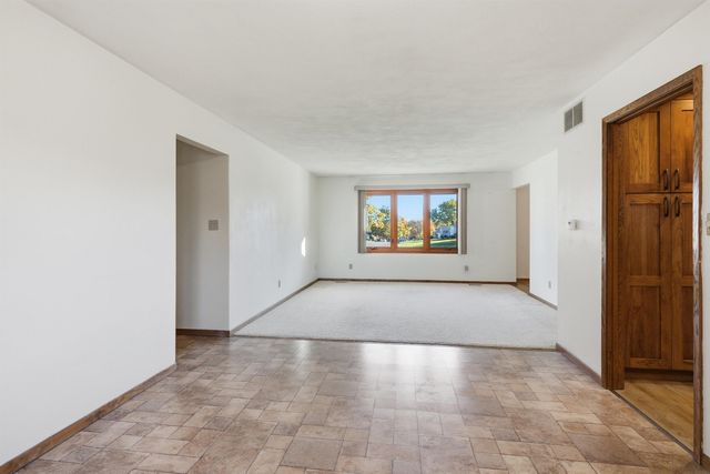 2204 Easley Street, Waterloo, IA 50702
