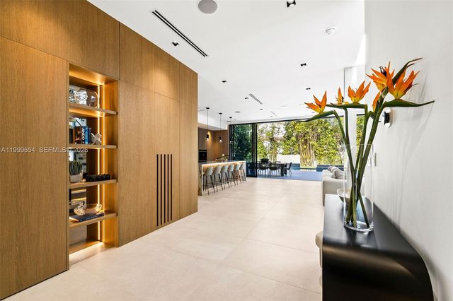 325 W 63rd Street, Miami Beach, FL 33141
