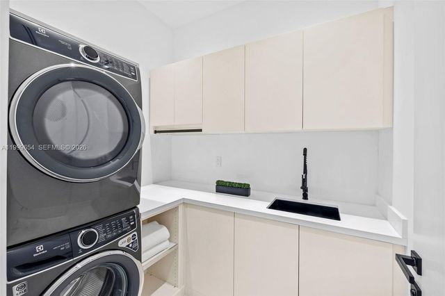 325 W 63rd Street, Miami Beach, FL 33141