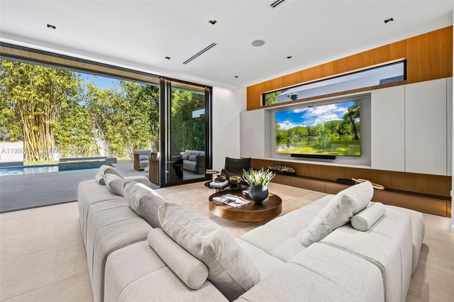 325 W 63rd Street, Miami Beach, FL 33141
