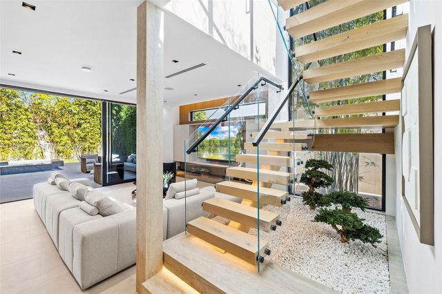 325 W 63rd Street, Miami Beach, FL 33141