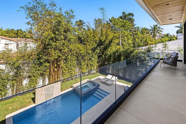325 W 63rd Street, Miami Beach, FL 33141