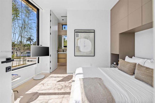 325 W 63rd Street, Miami Beach, FL 33141