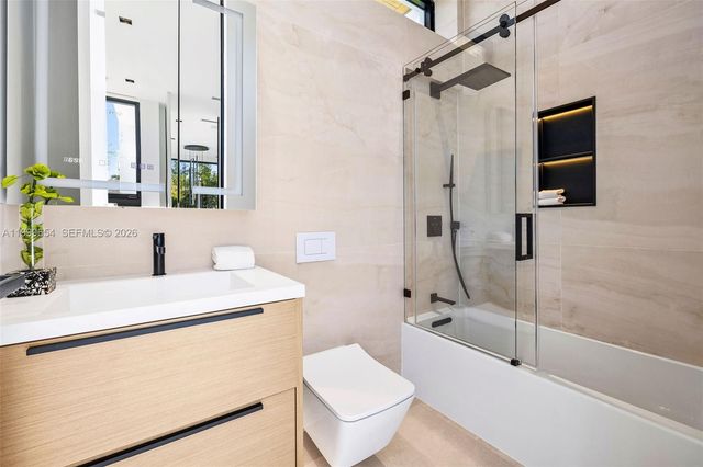 325 W 63rd Street, Miami Beach, FL 33141