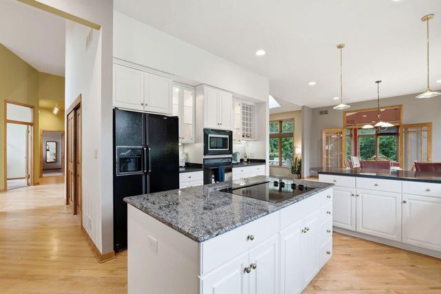 W291S5279 Ridgefield ROAD, Waukesha, WI 53189