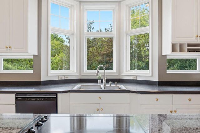 W291S5279 Ridgefield ROAD, Waukesha, WI 53189