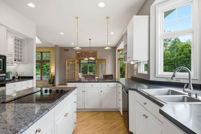 W291S5279 Ridgefield ROAD, Waukesha, WI 53189
