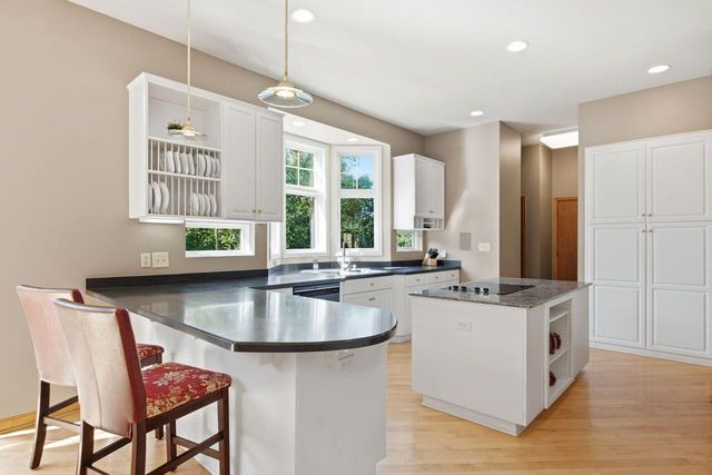 W291S5279 Ridgefield ROAD, Waukesha, WI 53189