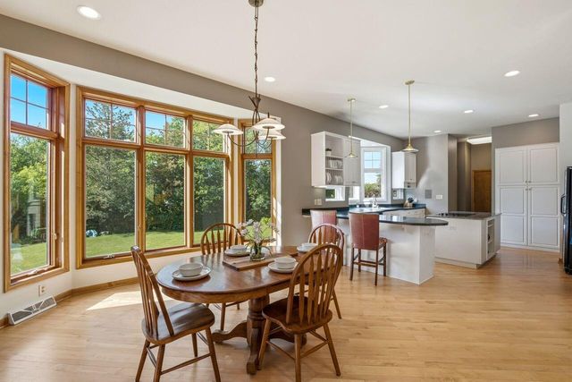 W291S5279 Ridgefield ROAD, Waukesha, WI 53189