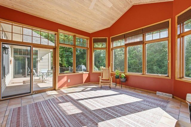 W291S5279 Ridgefield ROAD, Waukesha, WI 53189