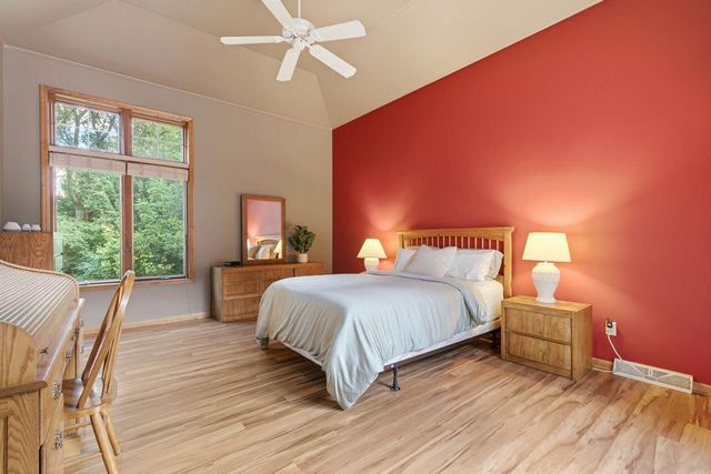 W291S5279 Ridgefield ROAD, Waukesha, WI 53189