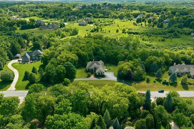 W291S5279 Ridgefield ROAD, Waukesha, WI 53189