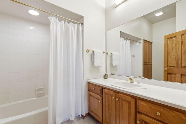 W291S5279 Ridgefield ROAD, Waukesha, WI 53189