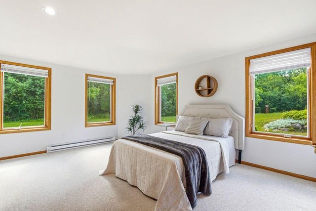 W291S5279 Ridgefield ROAD, Waukesha, WI 53189