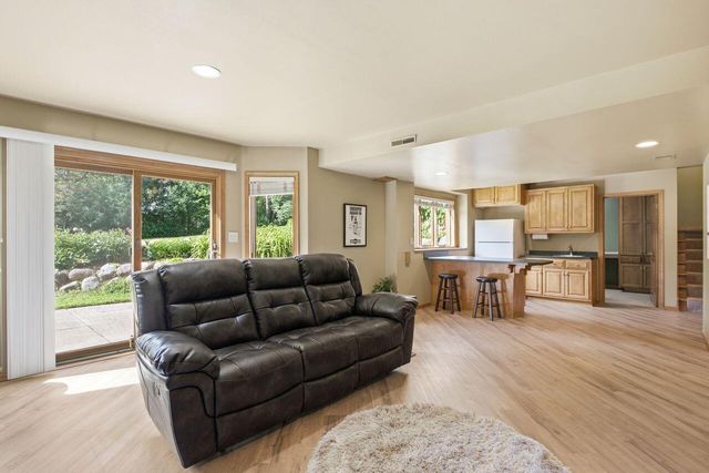 W291S5279 Ridgefield ROAD, Waukesha, WI 53189