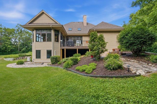 W291S5279 Ridgefield ROAD, Waukesha, WI 53189
