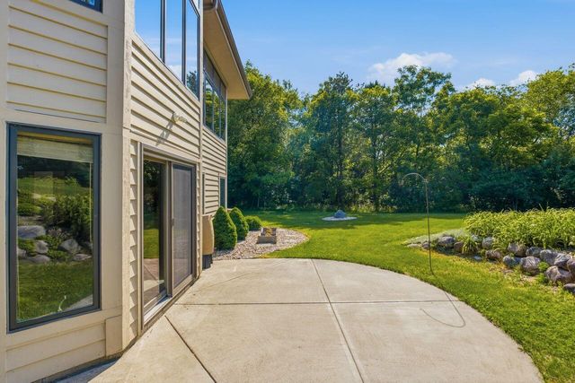 W291S5279 Ridgefield ROAD, Waukesha, WI 53189
