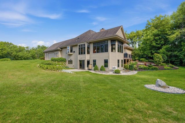 W291S5279 Ridgefield ROAD, Waukesha, WI 53189