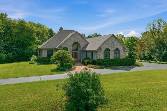 W291S5279 Ridgefield ROAD, Waukesha, WI 53189