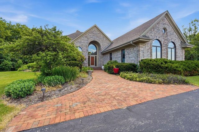 W291S5279 Ridgefield ROAD, Waukesha, WI 53189