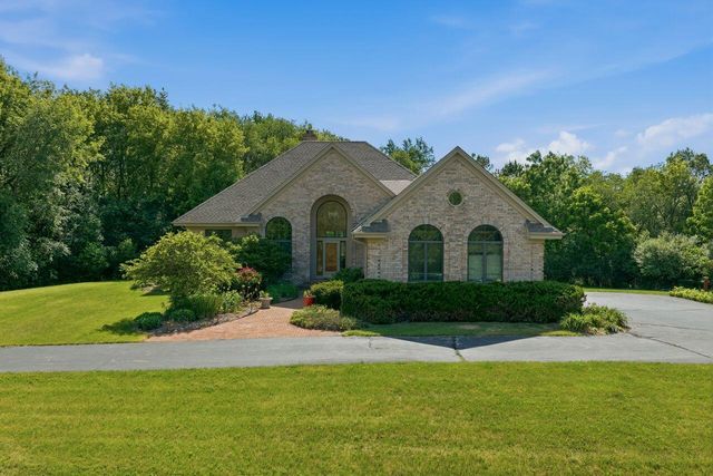 W291S5279 Ridgefield ROAD, Waukesha, WI 53189