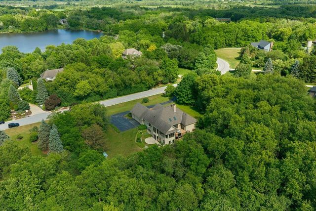 W291S5279 Ridgefield ROAD, Waukesha, WI 53189