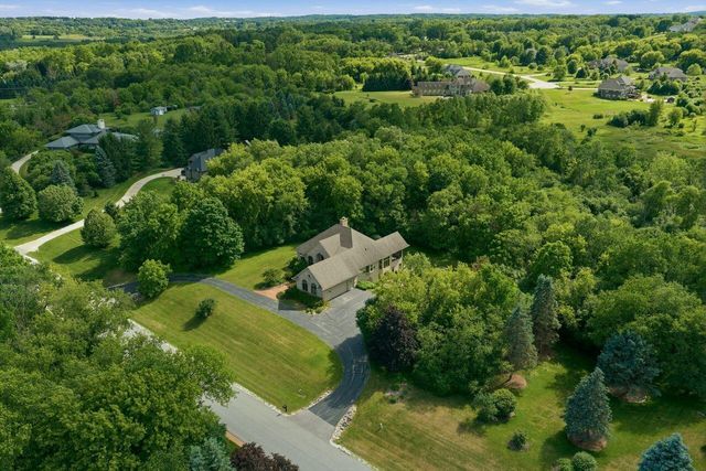 W291S5279 Ridgefield ROAD, Waukesha, WI 53189