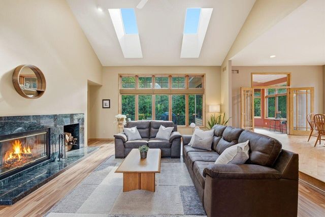 W291S5279 Ridgefield ROAD, Waukesha, WI 53189