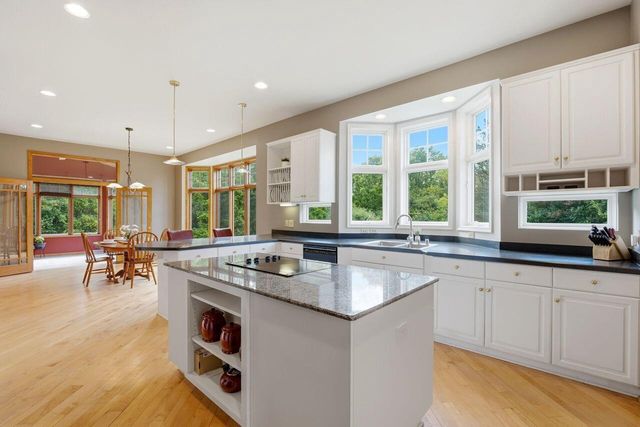 W291S5279 Ridgefield ROAD, Waukesha, WI 53189
