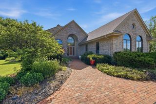 W291S5279 Ridgefield ROAD, Waukesha, WI 53189
