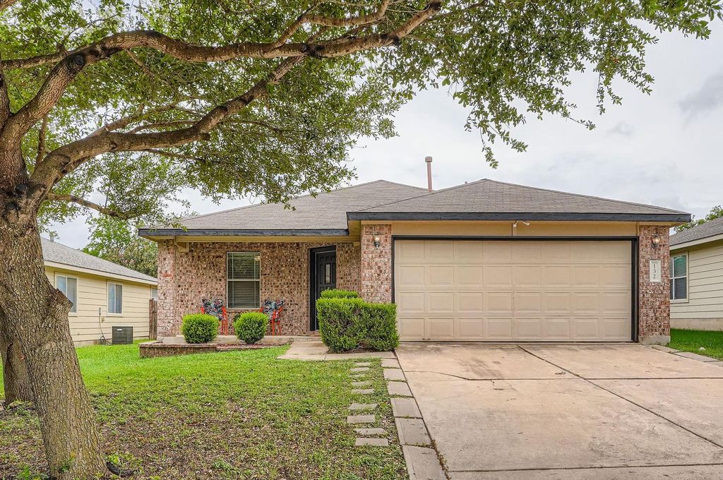 132 Onyx Lake DR, Kyle, TX 78640