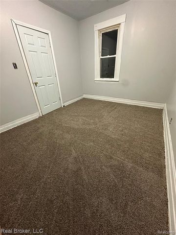 2300 Whalen Street, Hamtramck, MI 48212