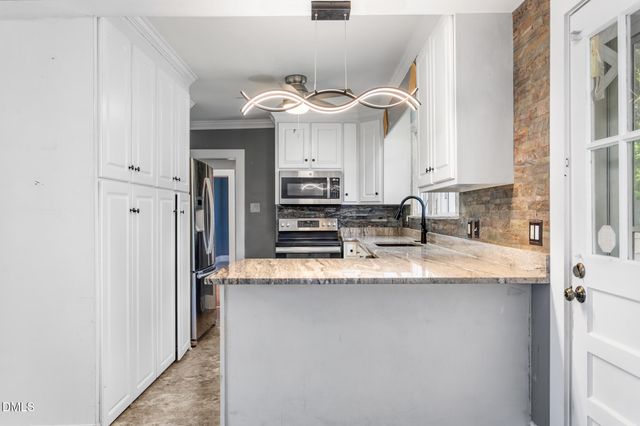 2442 Hoskins Road, Burlington, NC 27215