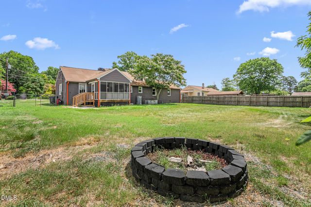 2442 Hoskins Road, Burlington, NC 27215