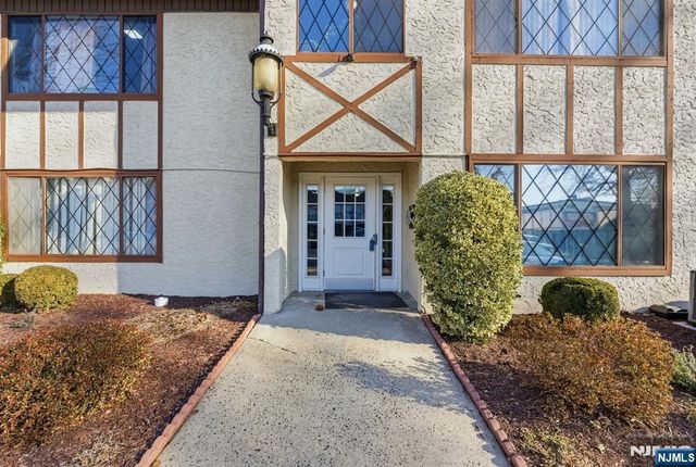 192 Burnett Avenue 15, Maplewood, NJ 07040