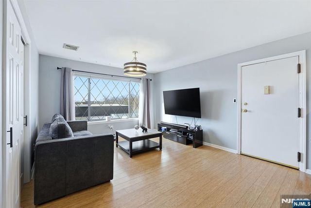 192 Burnett Avenue 15, Maplewood, NJ 07040