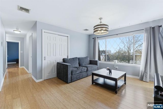 192 Burnett Avenue 15, Maplewood, NJ 07040