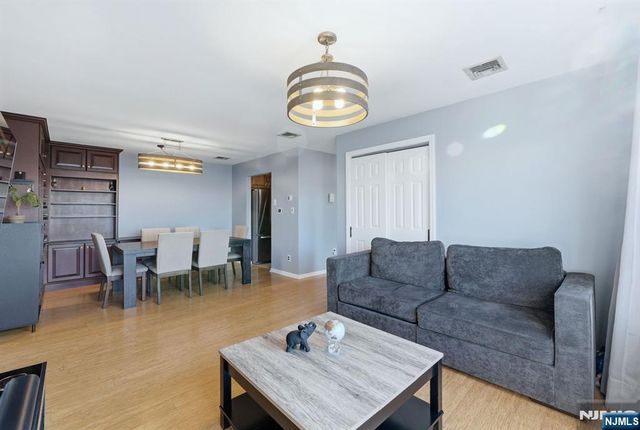 192 Burnett Avenue 15, Maplewood, NJ 07040