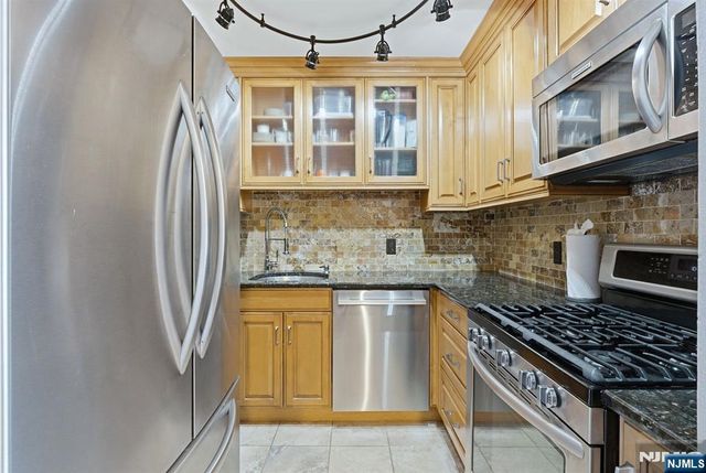 192 Burnett Avenue 15, Maplewood, NJ 07040