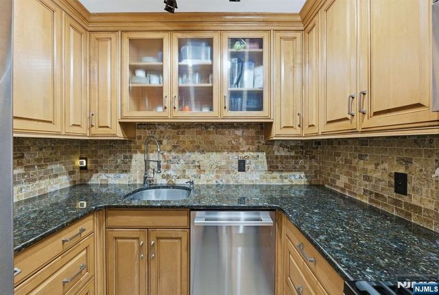 192 Burnett Avenue 15, Maplewood, NJ 07040