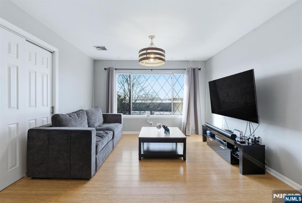 192 Burnett Avenue 15, Maplewood, NJ 07040