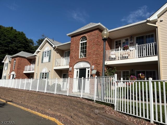 105 Roseland Ave 1601, Caldwell Boro Twp., NJ 07006