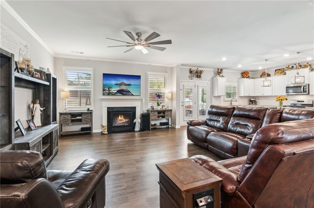 Image 10 of property listing at 4365 Sunflower Circle, Cumming, GA 30040